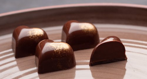 Ljus ingefäraganache med apelsin- och mandelkrisp – sockerfri