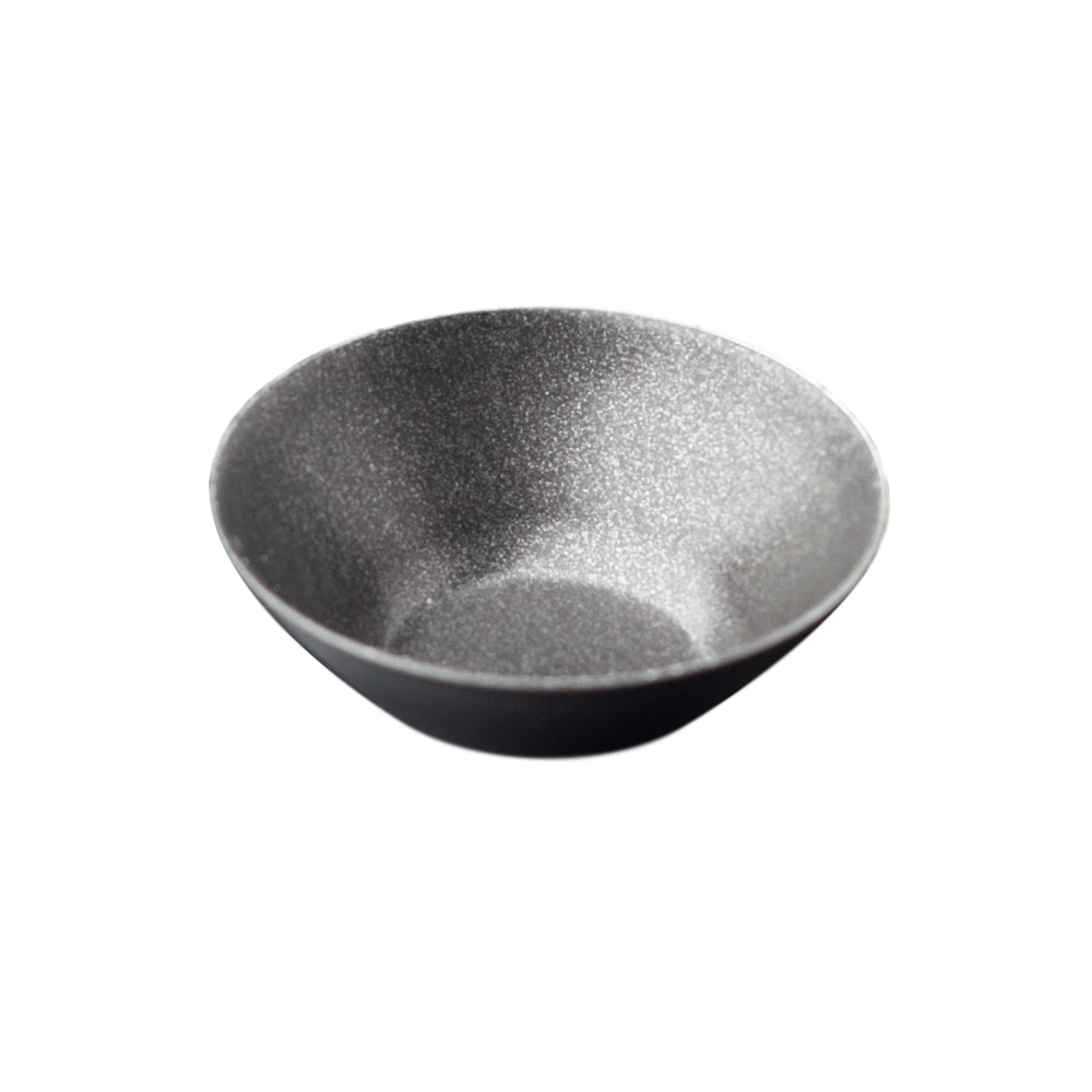 Rund liten bakform i metall till gjutning av petit fours