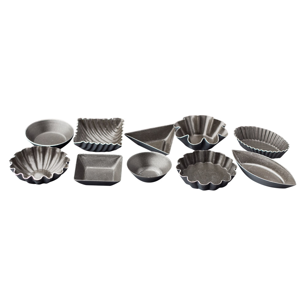 Kit med små bakformar i metall från franska Matfer